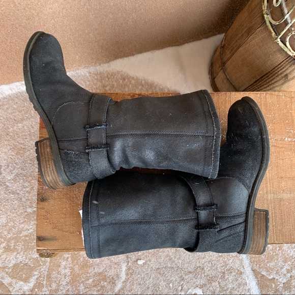 UGG Australia Women’s Silva Black Boot - Picture 11 of 12